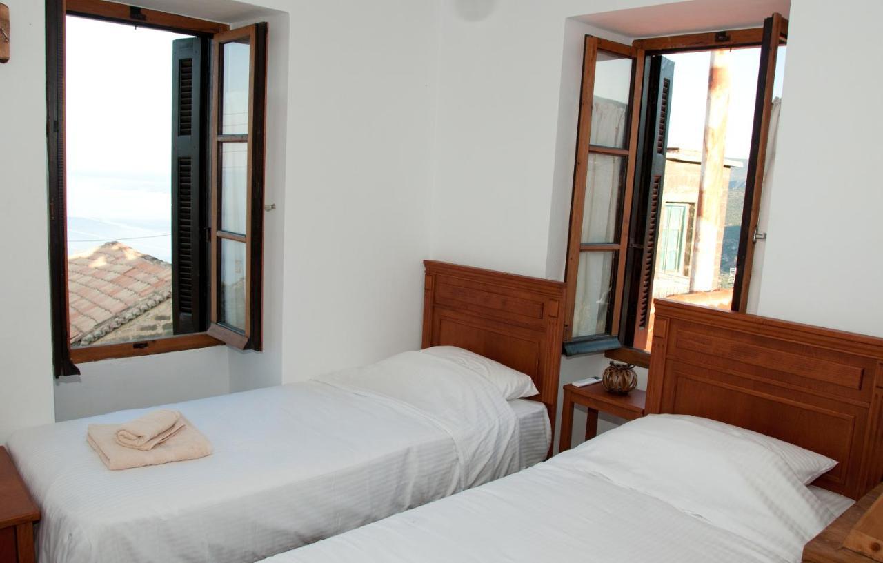 Pyrgos Fassea Kardamyli Villa Bagian luar foto