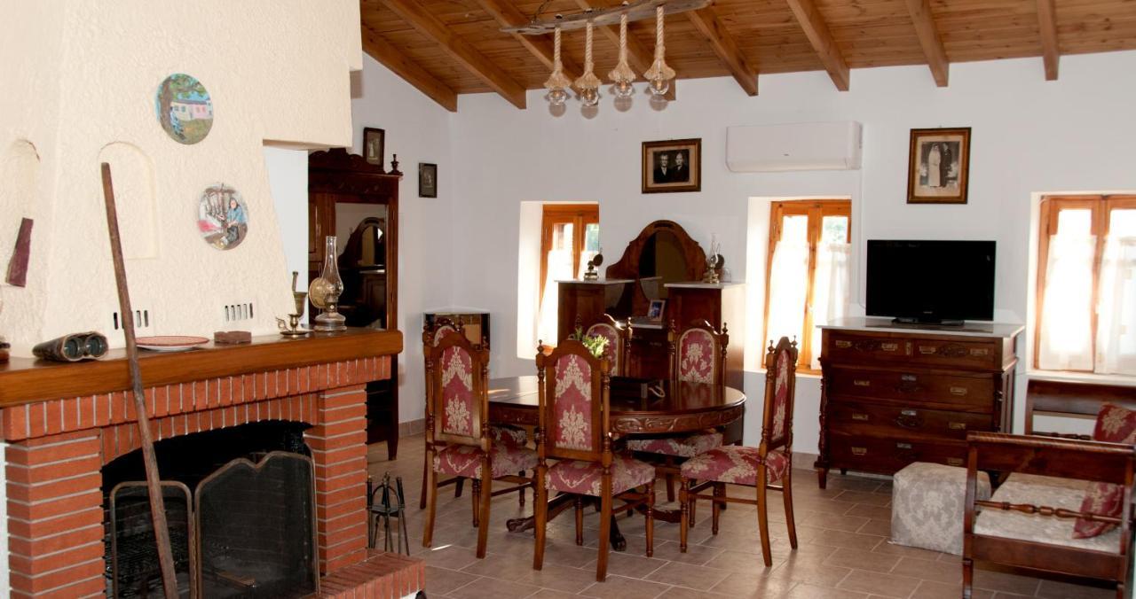 Pyrgos Fassea Kardamyli Villa Bagian luar foto