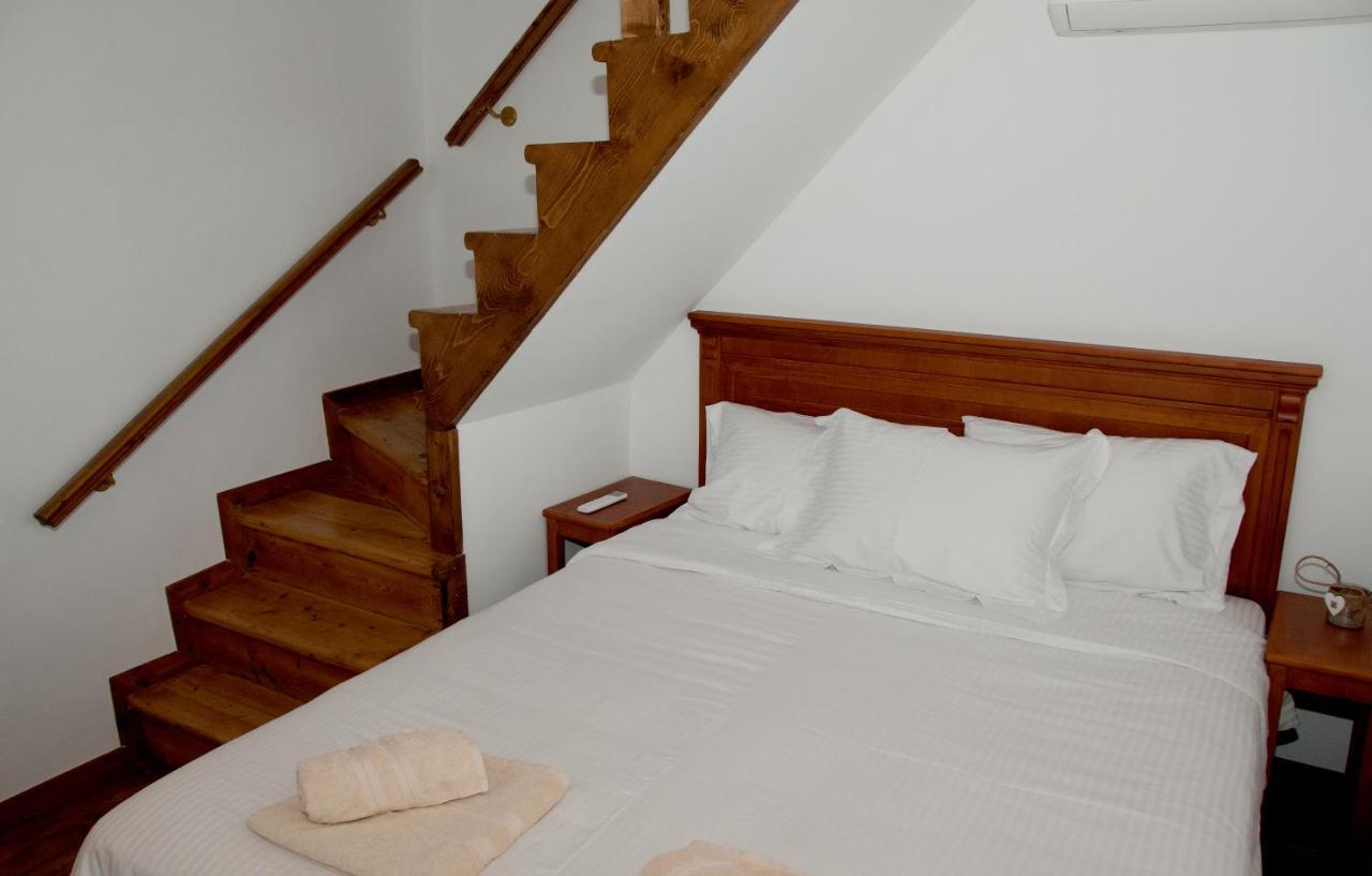 Pyrgos Fassea Kardamyli Villa Bagian luar foto