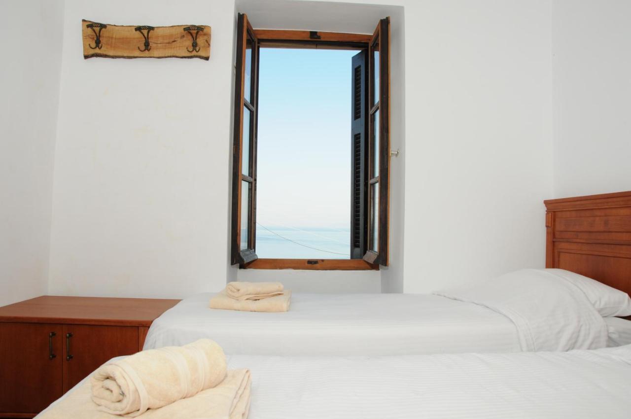 Pyrgos Fassea Kardamyli Villa Bagian luar foto