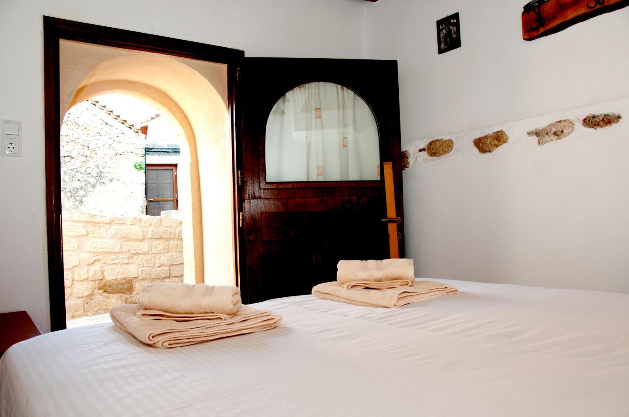 Pyrgos Fassea Kardamyli Villa Bagian luar foto